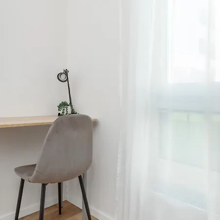 Apartmán Cosy With Terrace And Parking In By Rent Like